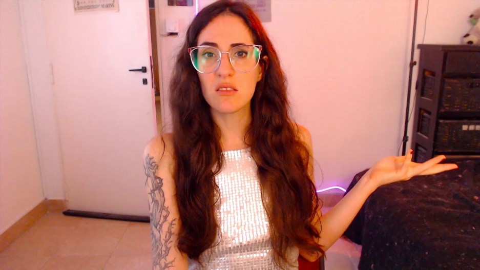 Mistress Maxima – Reaction to your tiny clitty Mistress Maxima – Reaction to your tiny clitty